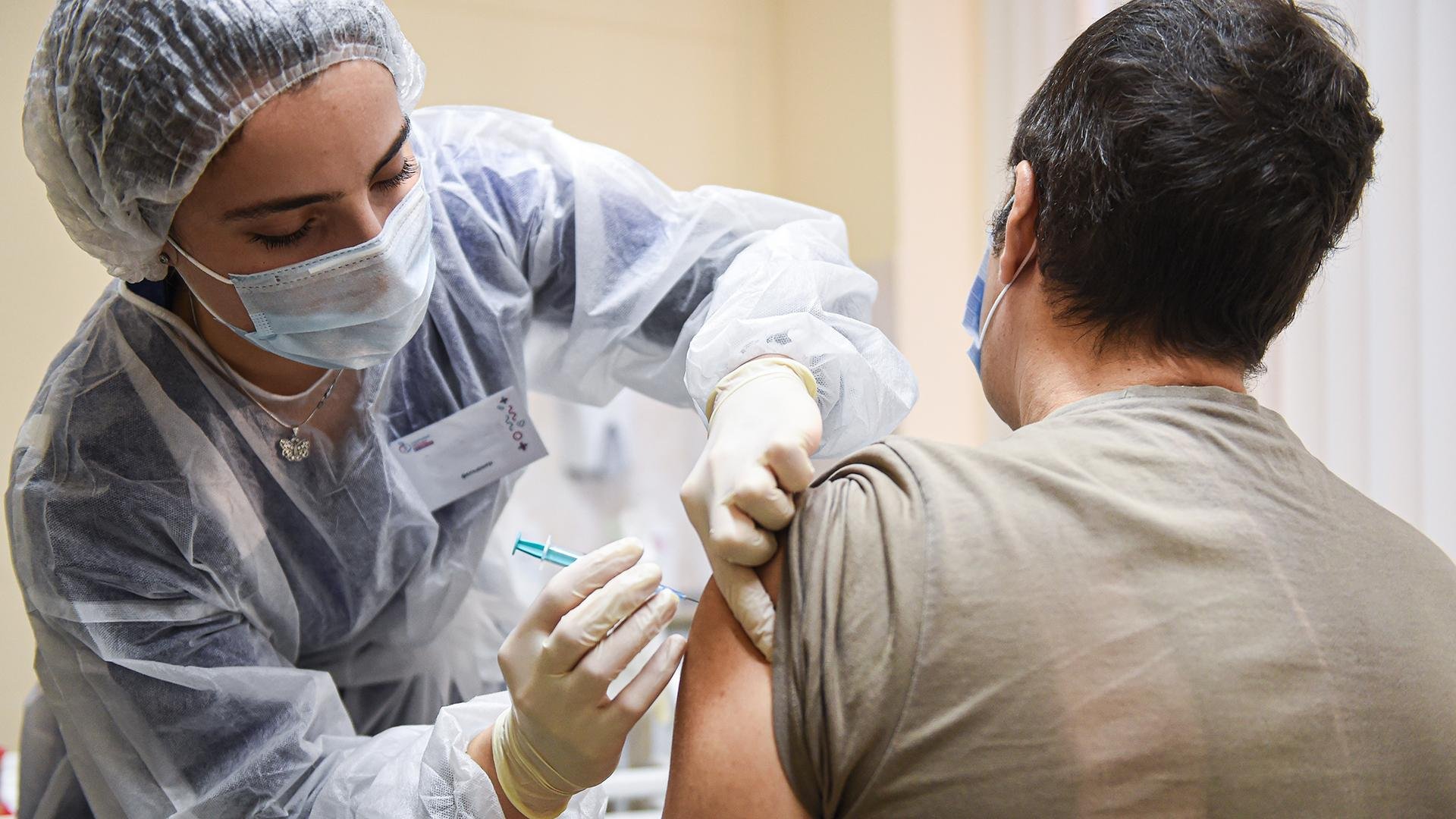 100 тысяч украинцев записались на вакцинацию