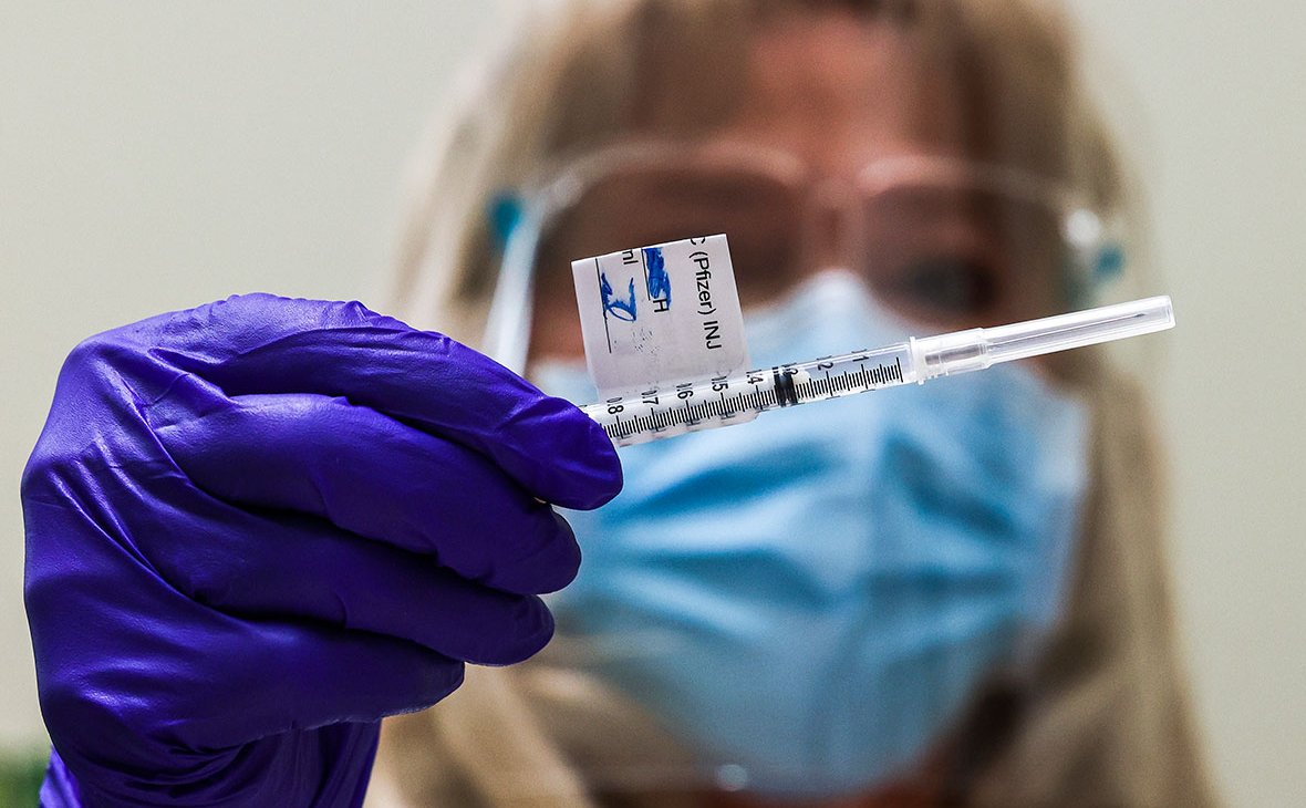 Первая партия вакцины Pfizer прибыла в Украину – кто ее получит?