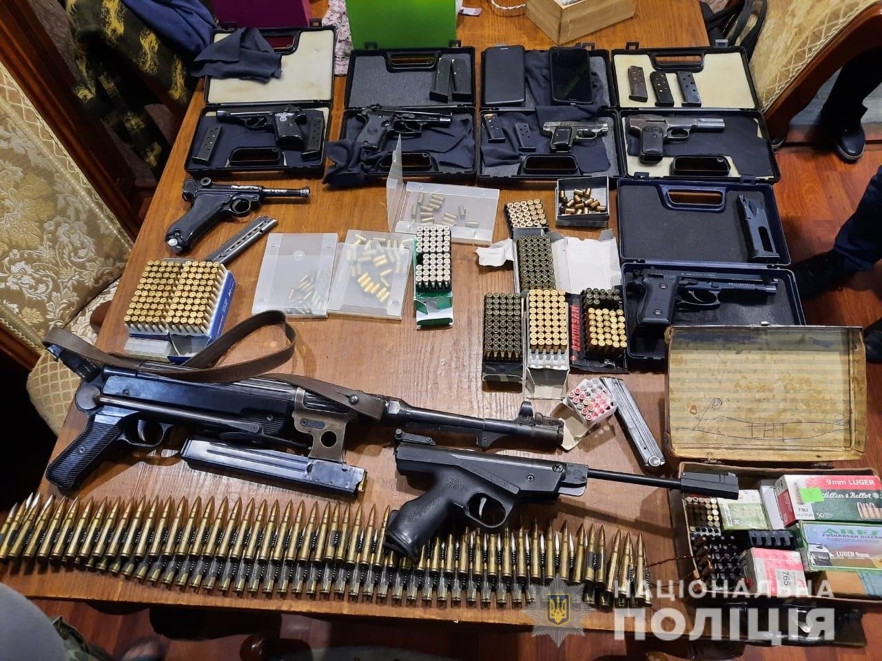 Харьковские оперативники накрыли банду по торговле оружием