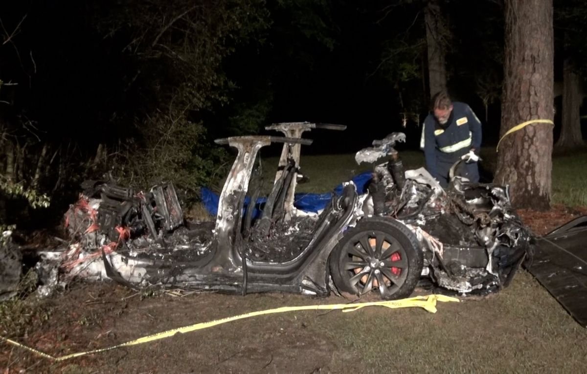 Авария в США: Tesla на автопилоте попала в ДТП: два погибших
