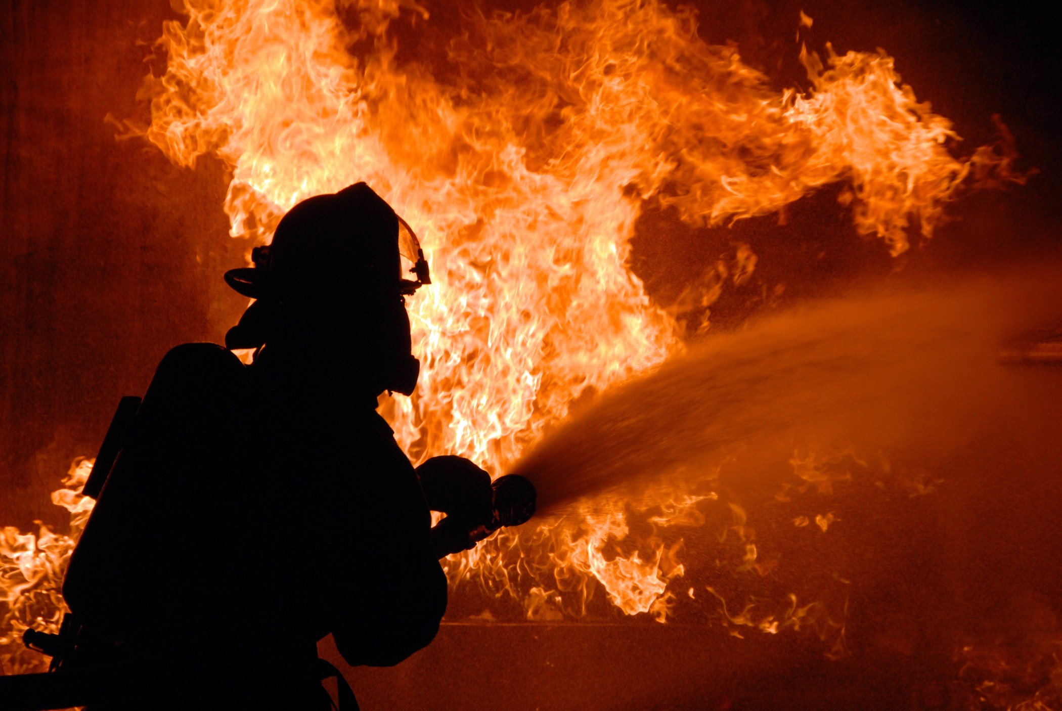 Масштабный пожар в Луганской области – есть пострадавшие