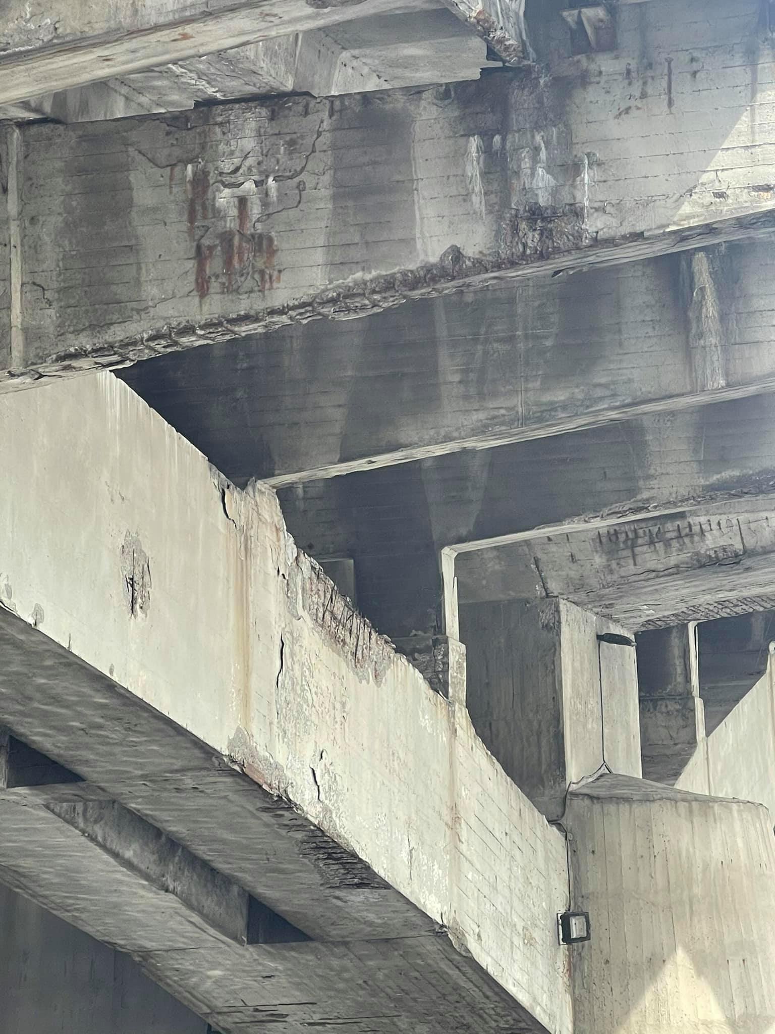 Скажите Кличко, что у него мост заболел, – в соцсети попали фото разрушающегося киевского моста Метро