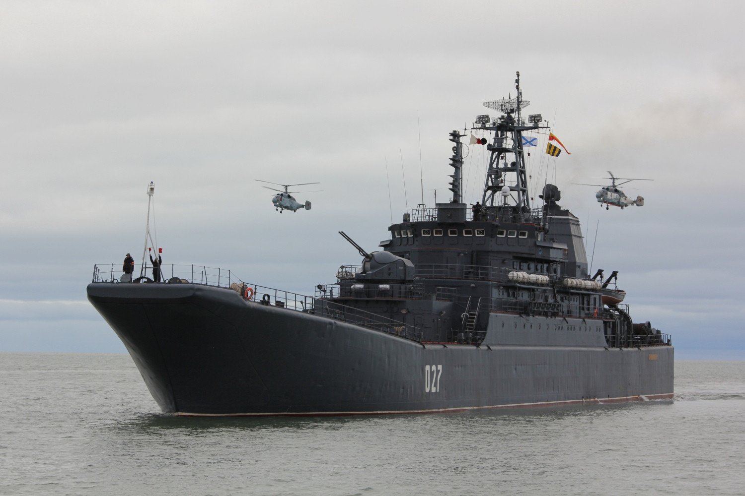 Россия после учений оставила в Черном море два десантных корабля