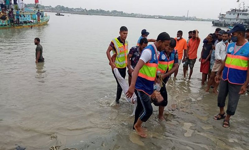 26 погибших – в Бангладеш столкнулся паром и катер