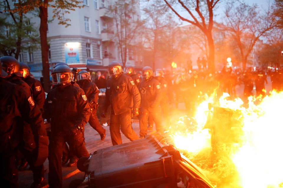 Акции в Берлине – ранены 93 полицейских, 354 человек задержаны