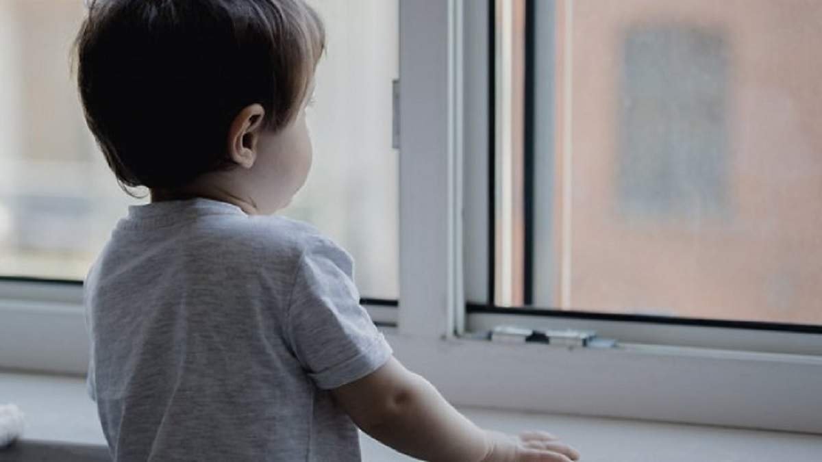 Во Львове двухлетний ребенок выпал из окна многоэтажки