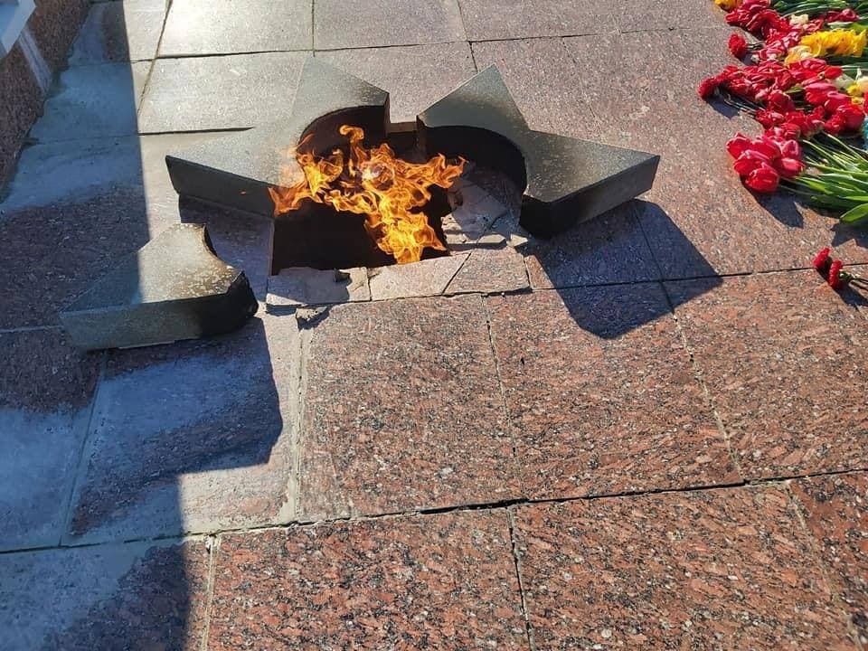 На Полтавщине женщина разбила звезду «Вечного огня» на памятнике погибшим воинам Второй мировой войны