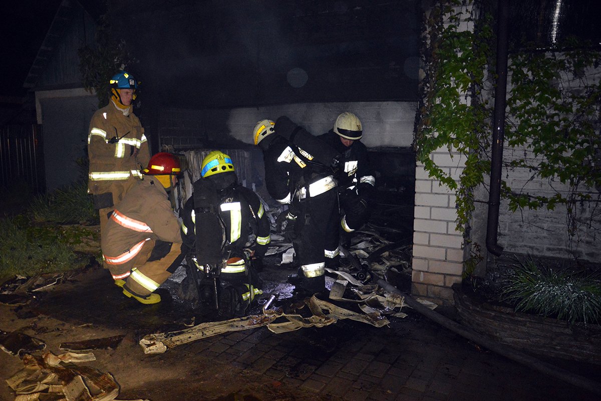 В Днепре сгорел жилой дом: погиб владелец дома
