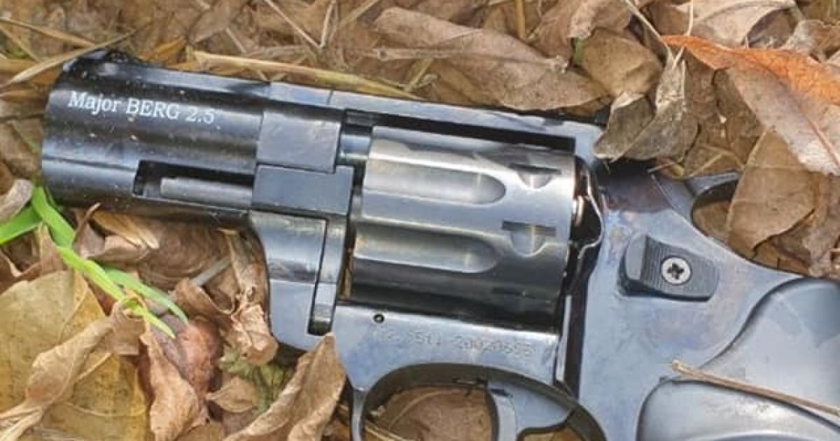 Решил пострелять по банкам: в Запорожье парень открыл стрельбу из револьвера