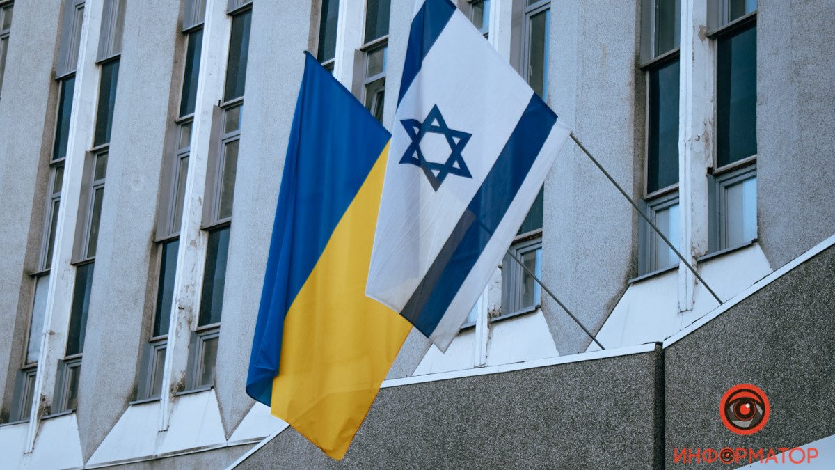 На здании мэрии Днепра вывесили флаг Израиля