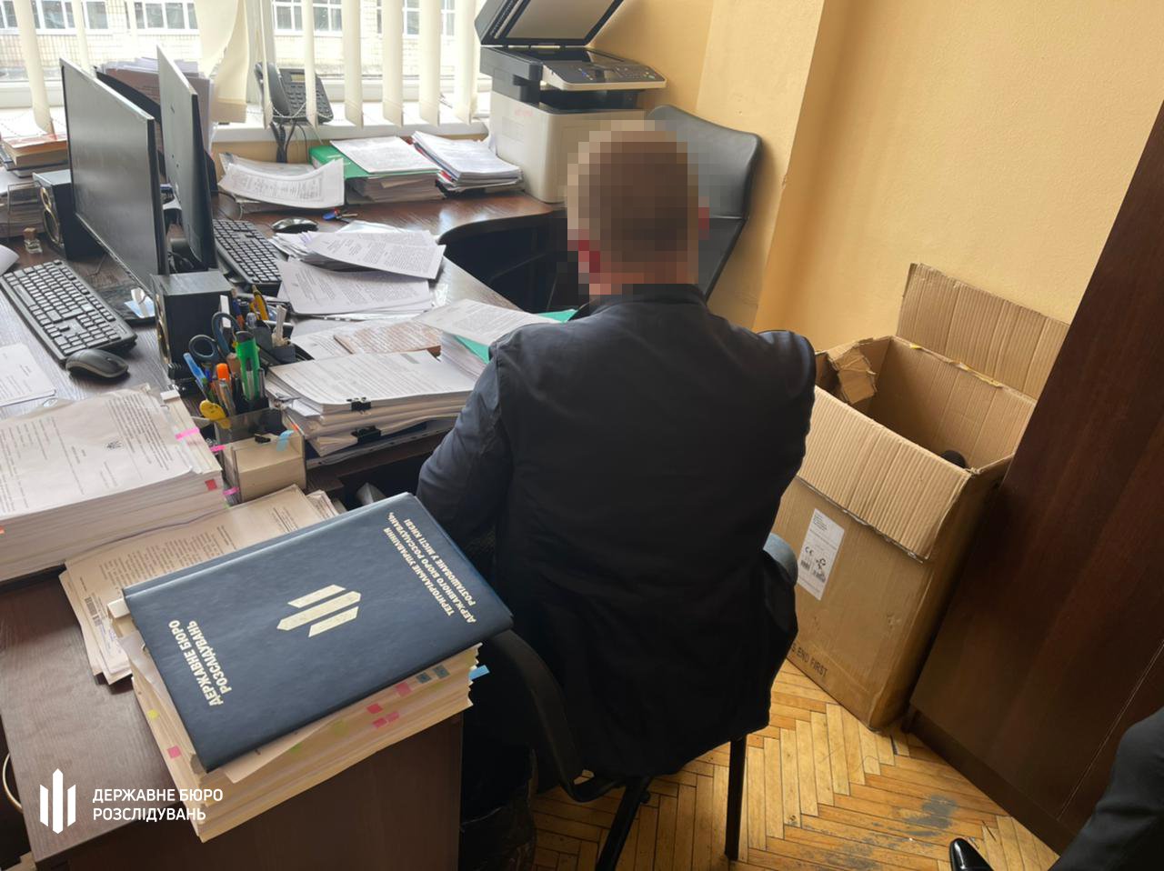 50 тысяч долларов и дело закрыто: Харьковский налоговик попался на взятке