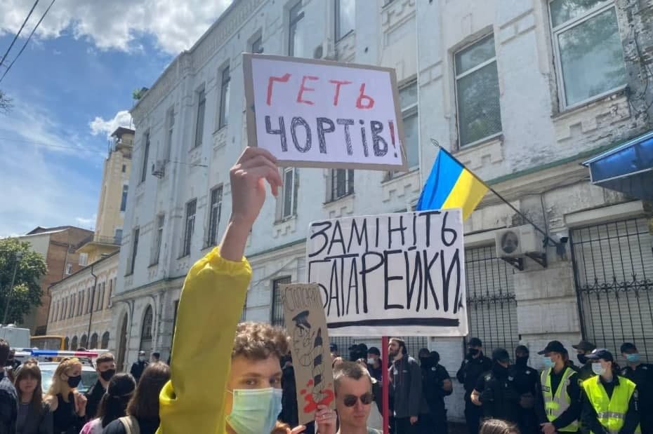«Уберите мусор с Подола»: в Киеве проходит  акция протеста против насилия полиции