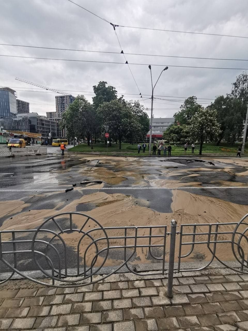 Очередной потоп в Киеве: в Ocean Plaza прорвало трубу. ВИДЕО, ФОТО