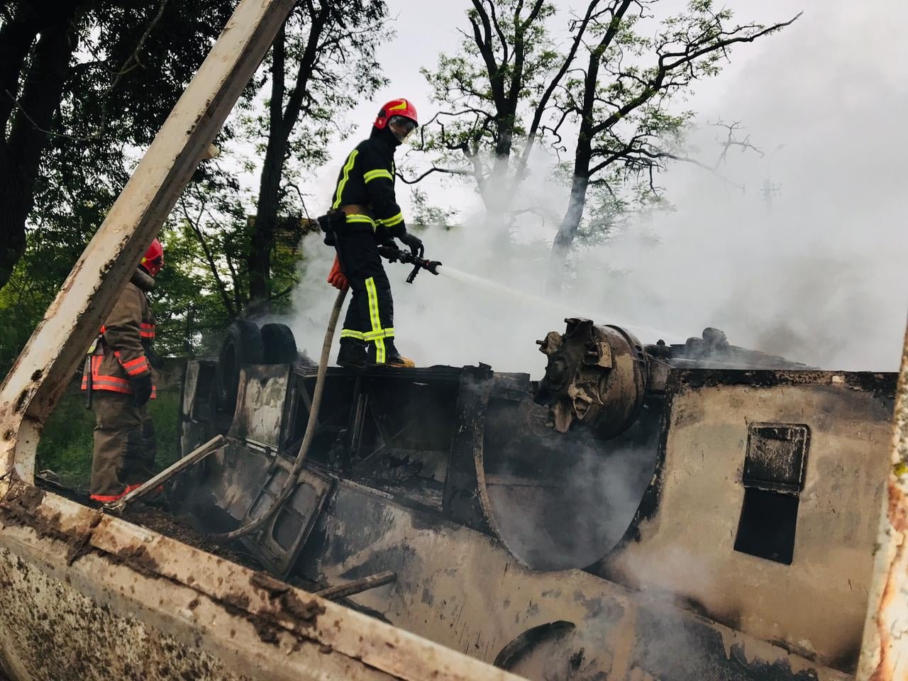 В Ивано-Франковске пожарные ликвидировали возгорание заброшенного автобуса. ФОТО
