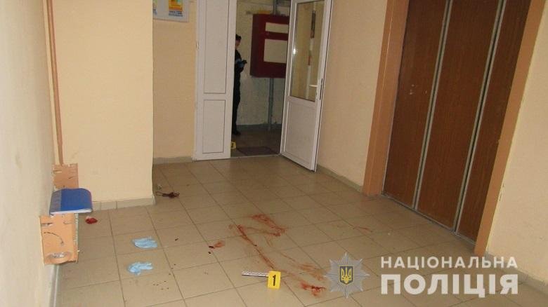 В Киеве мужчина ударил ножом своего собутыльника. ФОТО