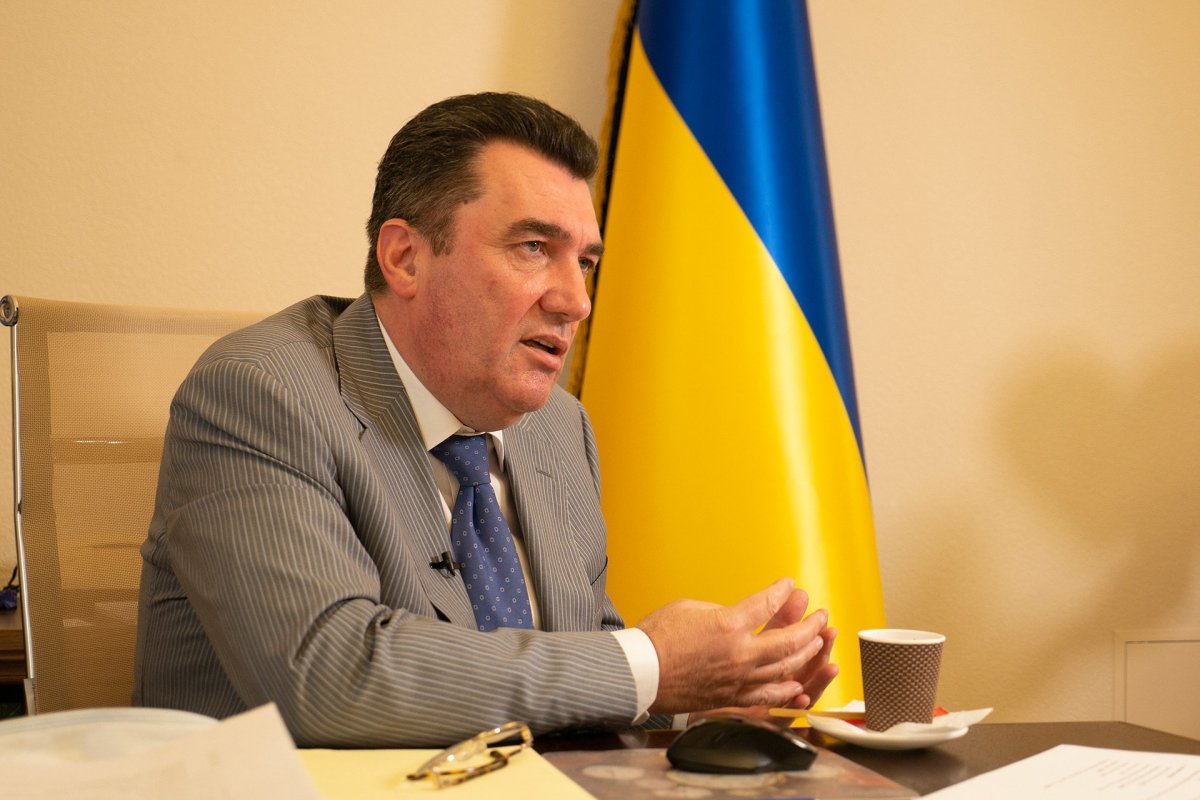 В Украине проверят всех, кто попал под санкции США, — Данилов