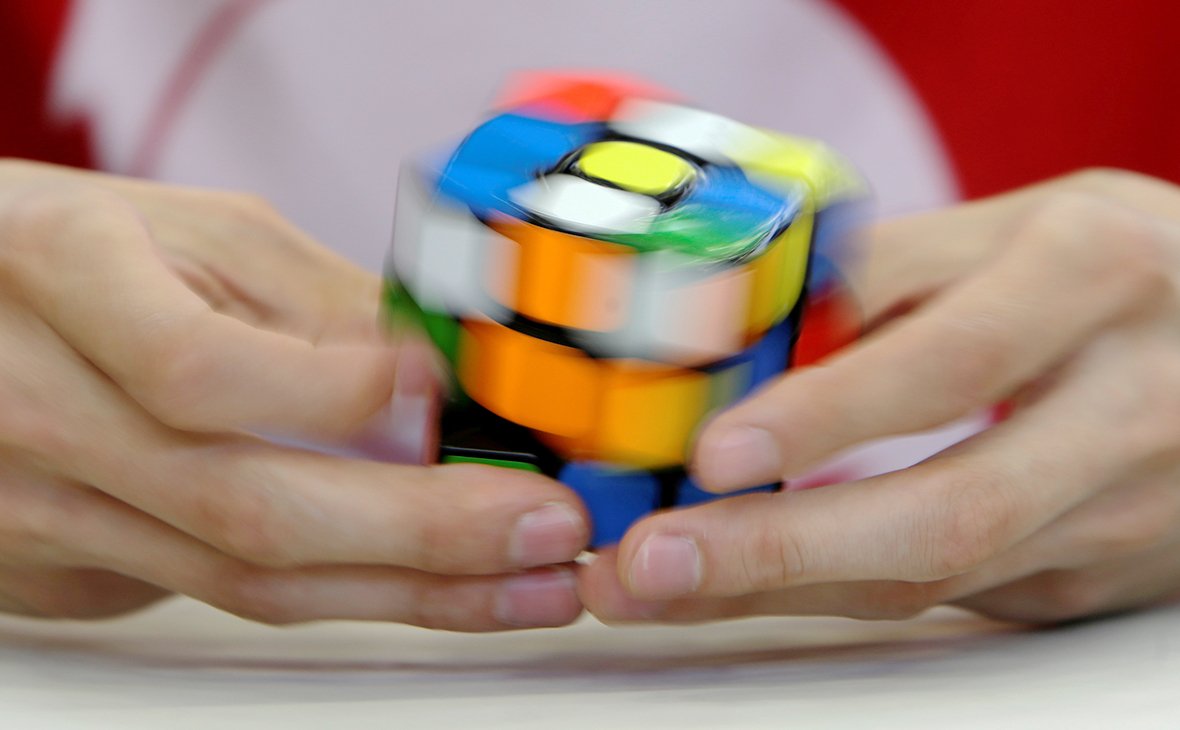 В Днепре маленький ребенок проглотил фрагмент кубика Рубика