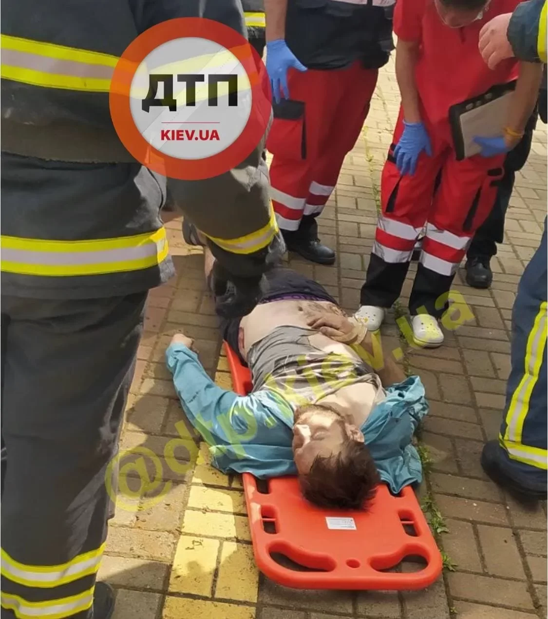 В Киеве мужчину зажало между вагоном и платформой: он погиб на месте. ФОТО