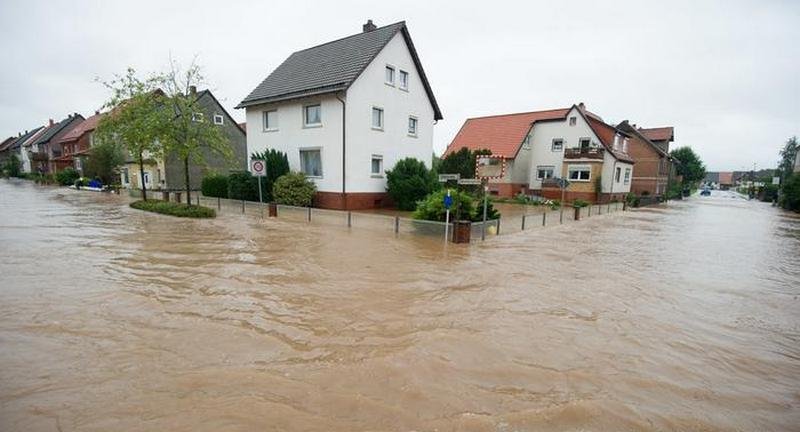 Реки на дорогах, тонущие люди и затопленные дома: на Европу обрушились наводнения. ФОТО