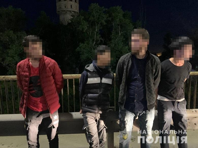 В Киеве полицейские задержали иностранцев, которые похитили должника