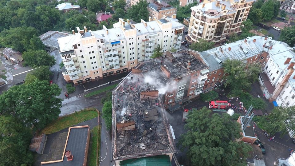В Полтаве молния ударила в многоэтажный дом: сгорела квартира