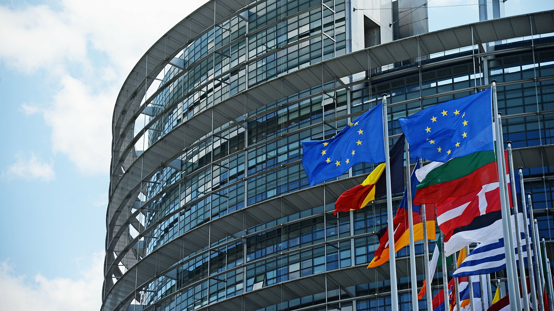 Европарламент одобрил резолюцию по Беларуси, которая рекомендует отключить SWIFT