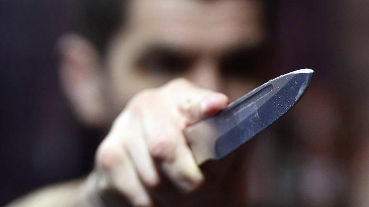 В Одессе мужчина напал с ножом на прохожего из-за внешнего вида