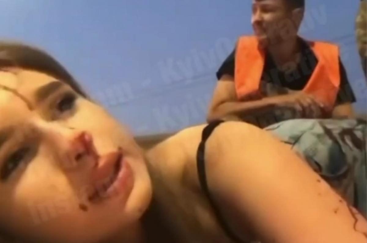 В Киеве автомобиль сбил блогершу: она сразу записала видео в Instagram, не вставая с асфальта. ВИДЕО