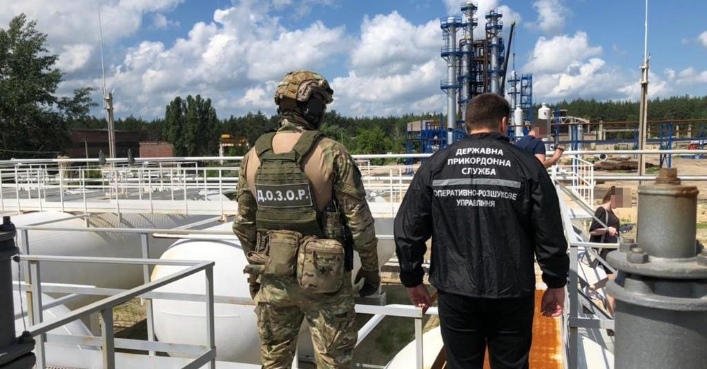 Под Харьковом полиция накрыла незаконный завод по производству топлива