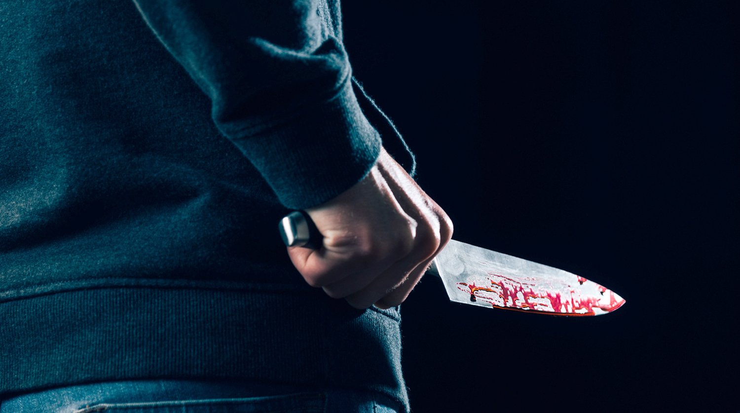 Приехал помочь: в Киеве мужчина вонзил нож в живот врачу скорой помощи