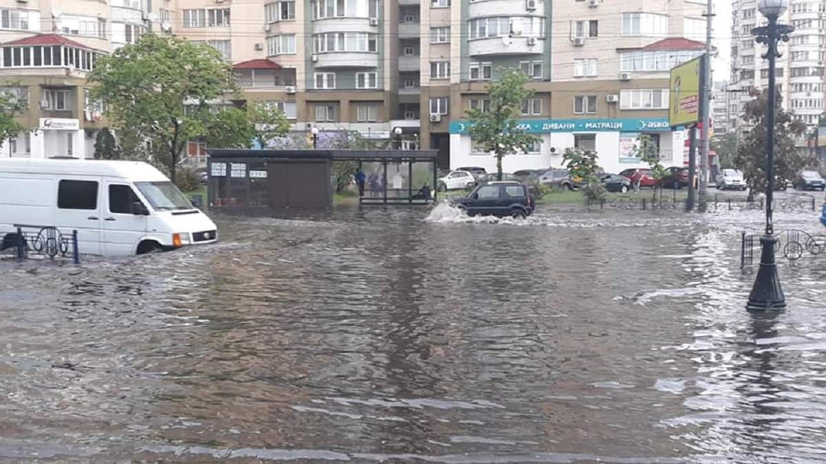 Столичный потоп: в Киеве после ливня затопило улицы. ФОТО, ВИДЕО