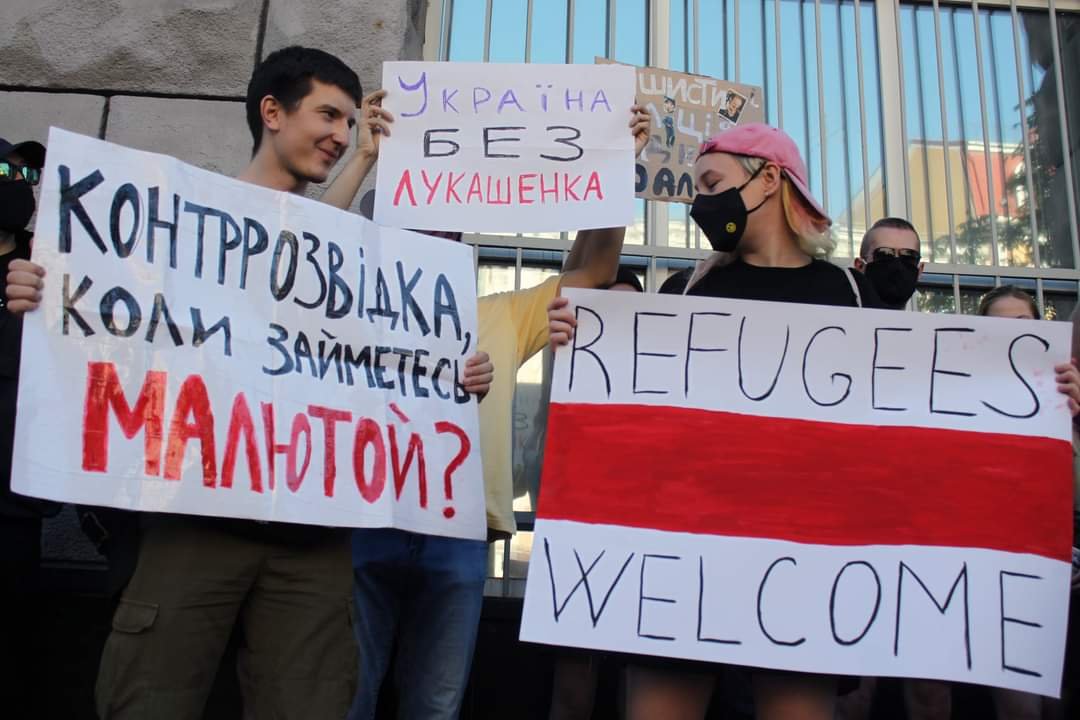 В Киеве прошел митинг в поддержку активиста, которого хотят депортировать в Беларусь. ВИДЕО