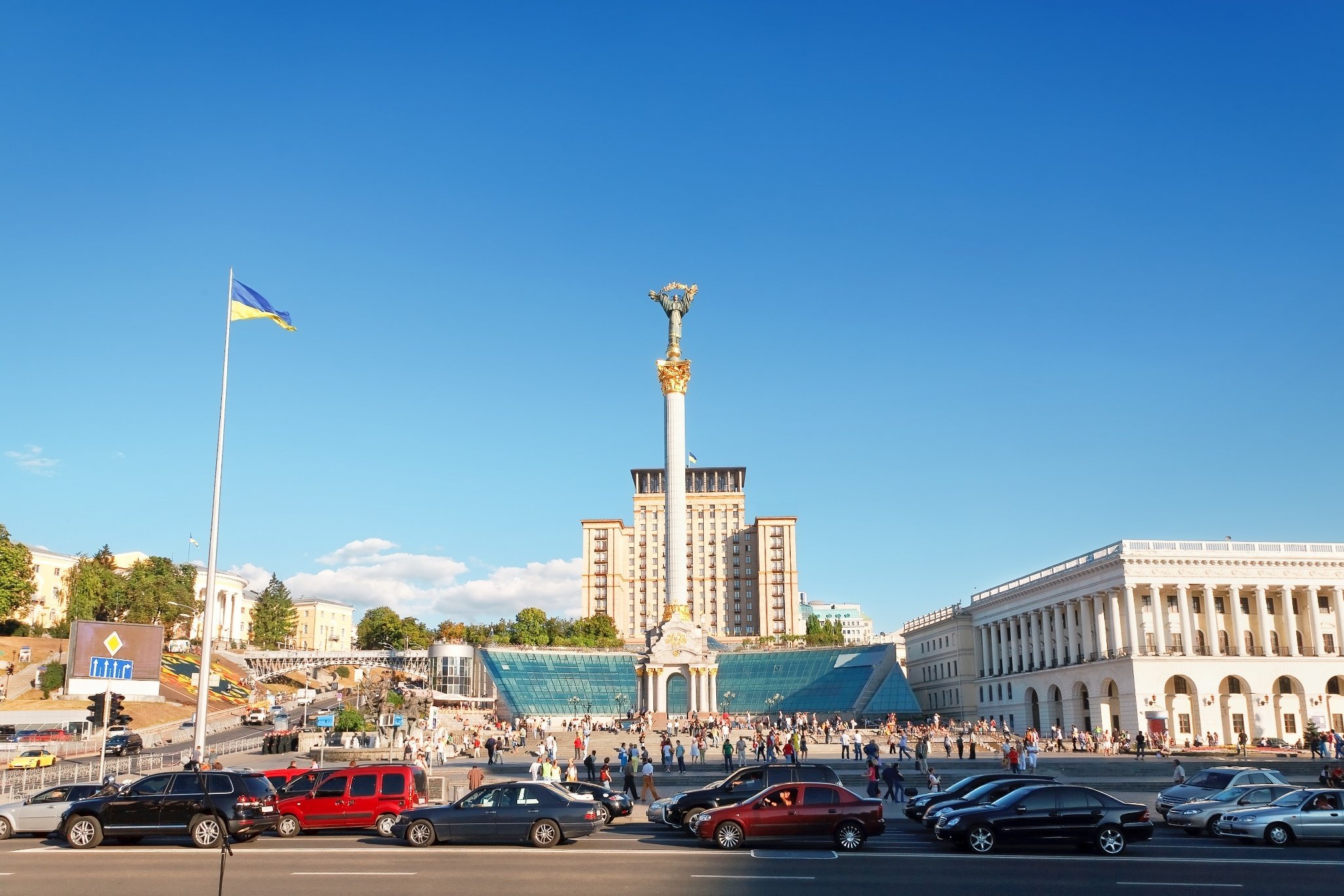 Мир по-русски: на Майдане люди размахивали флагом России. ВИДЕО