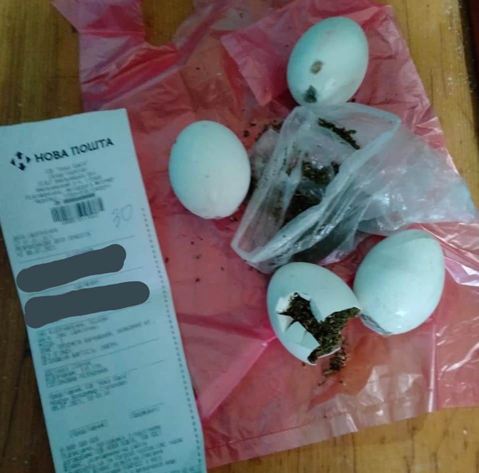 Яйца с наркотиками: в Хмельницком СИЗО нашли сюрприз в посылке. ФОТО