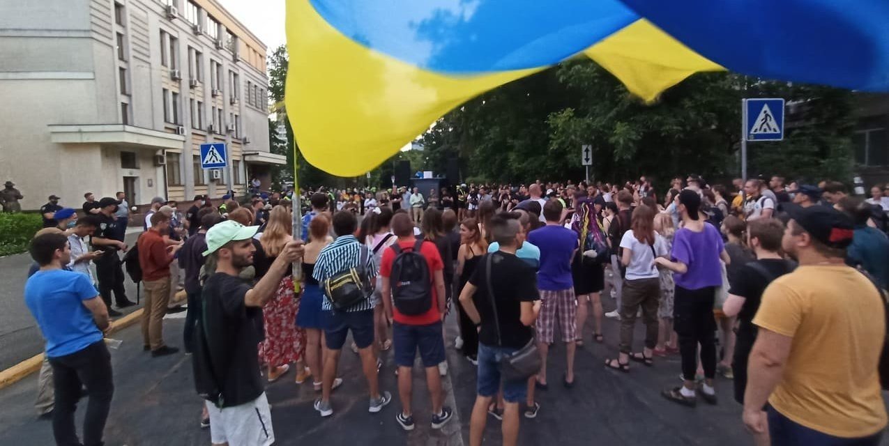 Киевские активисты отпраздновали отставку Авакова. ВИДЕО