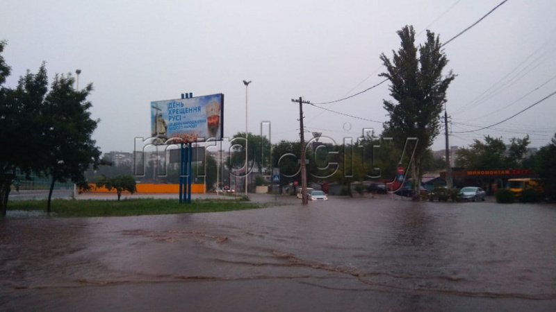 Потоп в Мариуполе: город остался без света. ФОТО