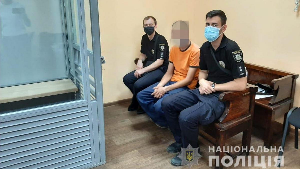 В Днепропетровской области задержали отчима, который посадил семилетнего пасынка на цепь