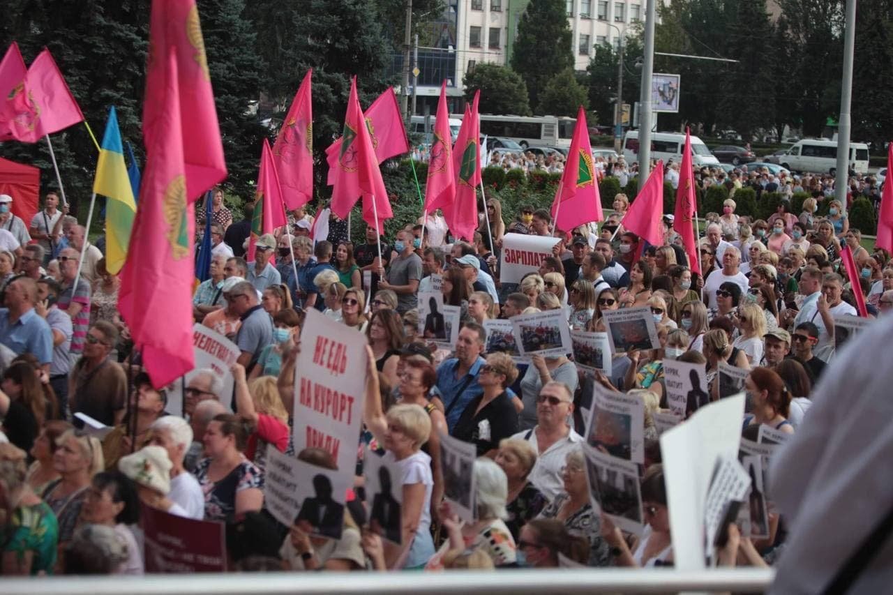 В Запорожье прошел митинг против депутатов горсовета