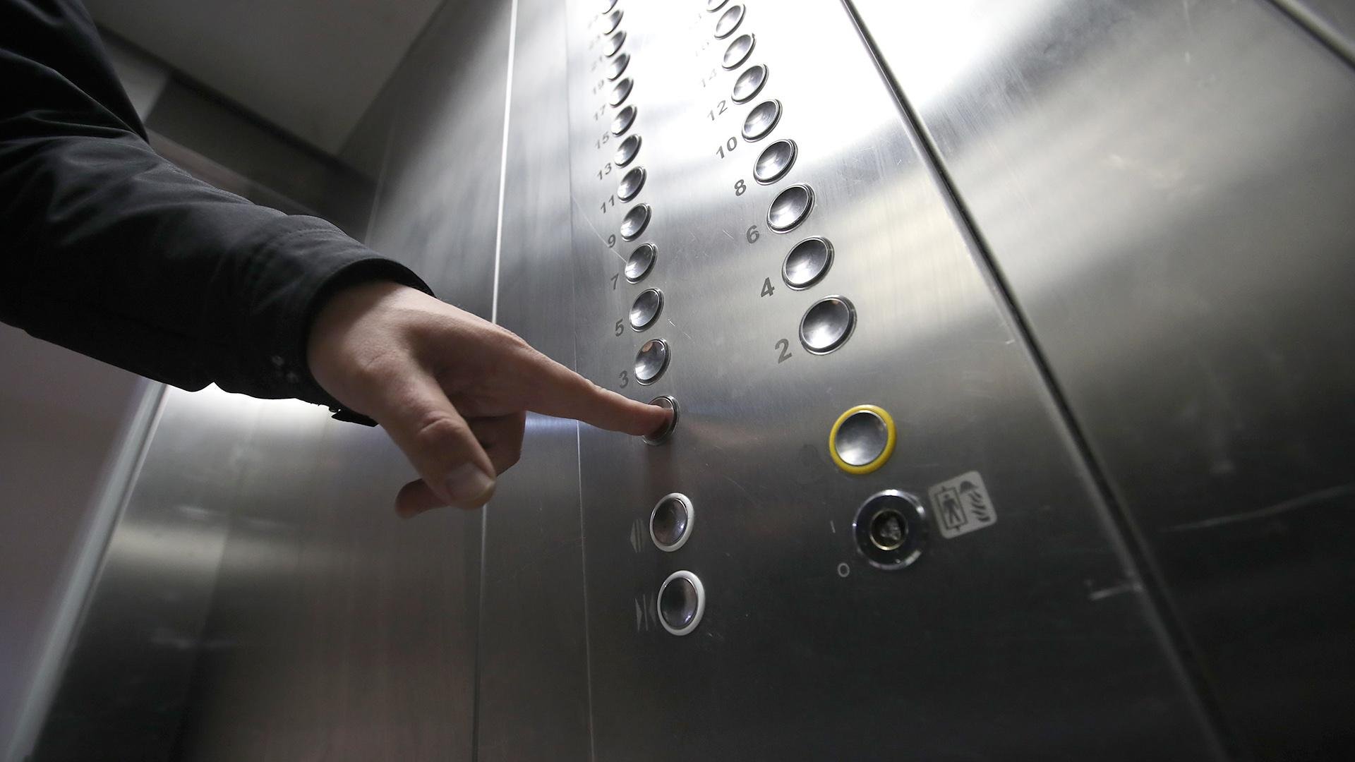 В Одессе оборвался лифт: внутри были люди