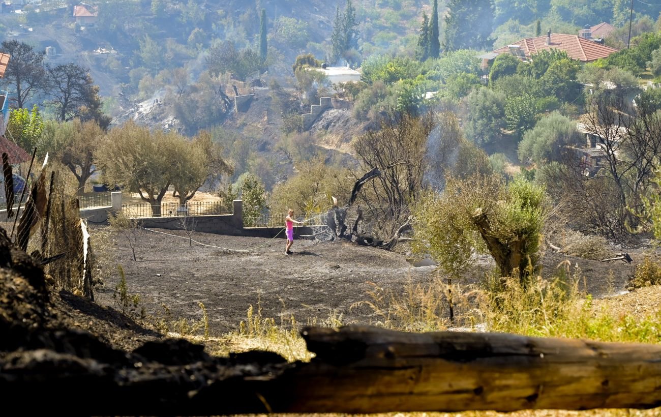 В Греции объявили масштабную эвакуацию: пожар угрожает 12 населенным пунктам