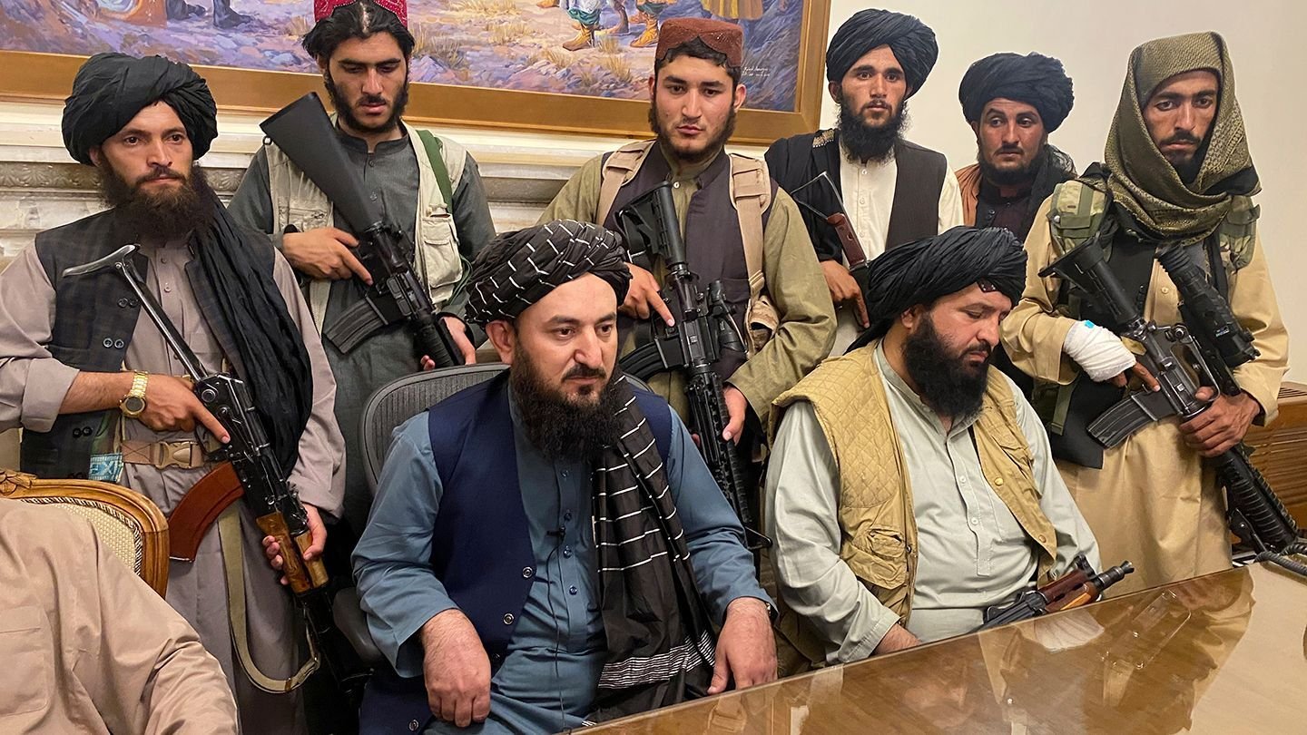 «Талибан» простил Афганских чиновников и призвал вернутся к работе
