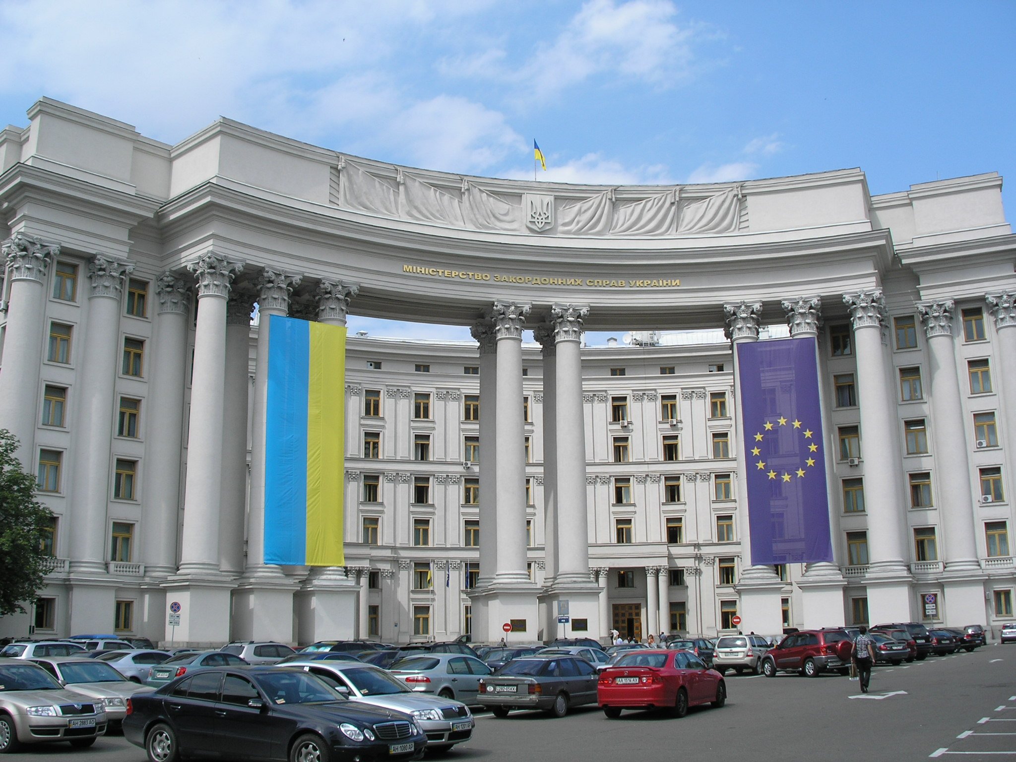 МИД Украины заявило, что с просьбой об эвакуации из Афганистана обратились уже 120 украинцев