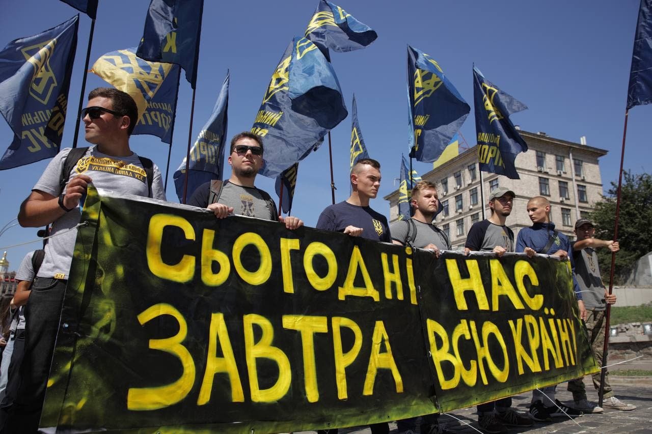 Какая связь между протестами под ОП и задержанием представителей Нацкорпуса в Харькове