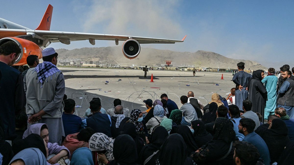 МИД Украины рассказал подробности эвакуации людей из Афганистана: рейс был неоплаченным