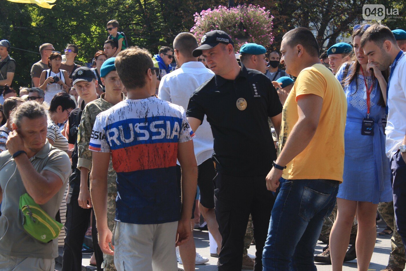 В Одессе задержали провокатора в майке с российским триколором. ВИДЕО