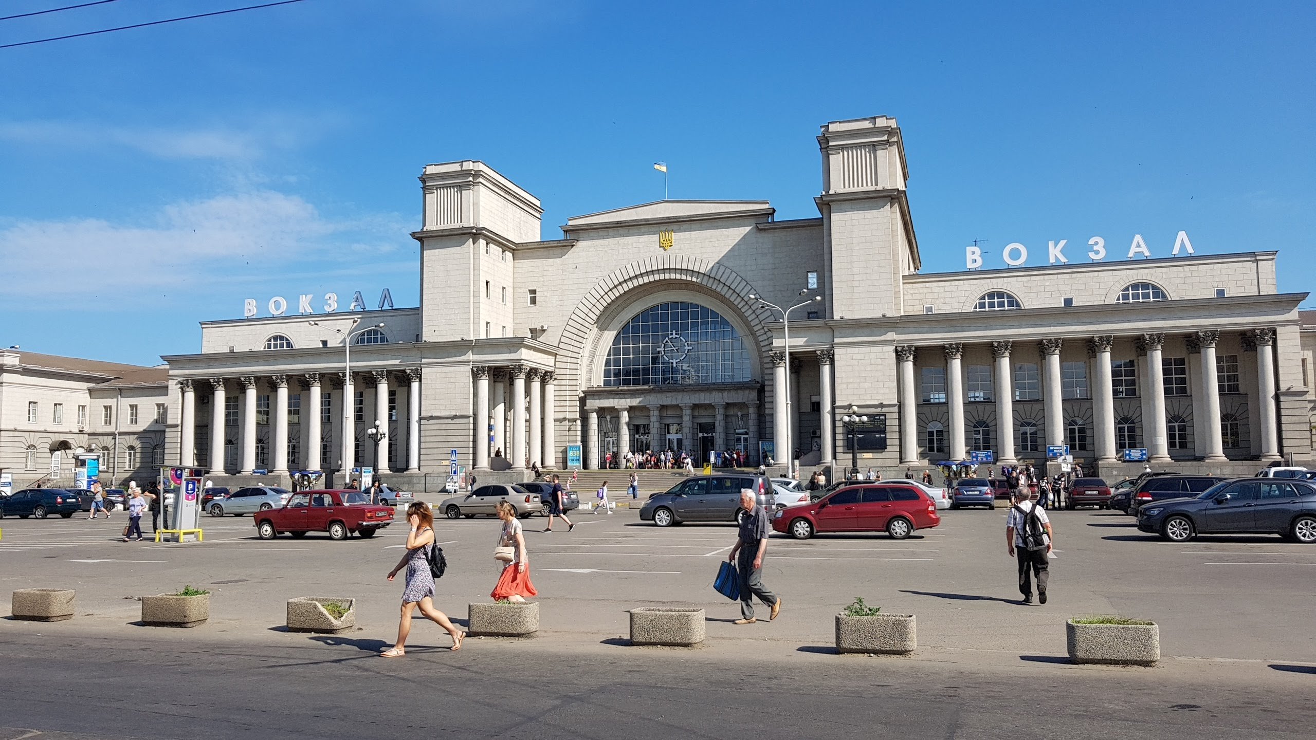 В Днепре мужчина заминировал вокзал: людей массово эвакуировали