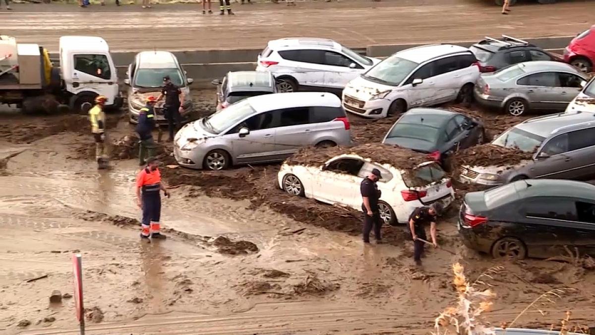 Затопленные улицы и дома: в Испании прошел мощный ливень. ВИДЕО