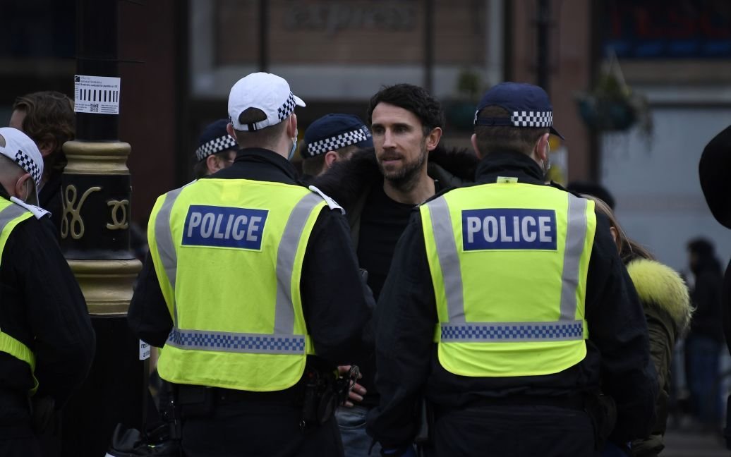 В Лондоне ранены пять полицейских после беспорядков на акции протеста против вакцин