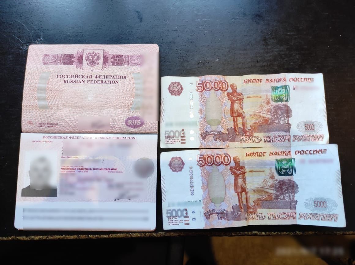 Россиянин пытался подкупить украинских пограничников российскими рублями