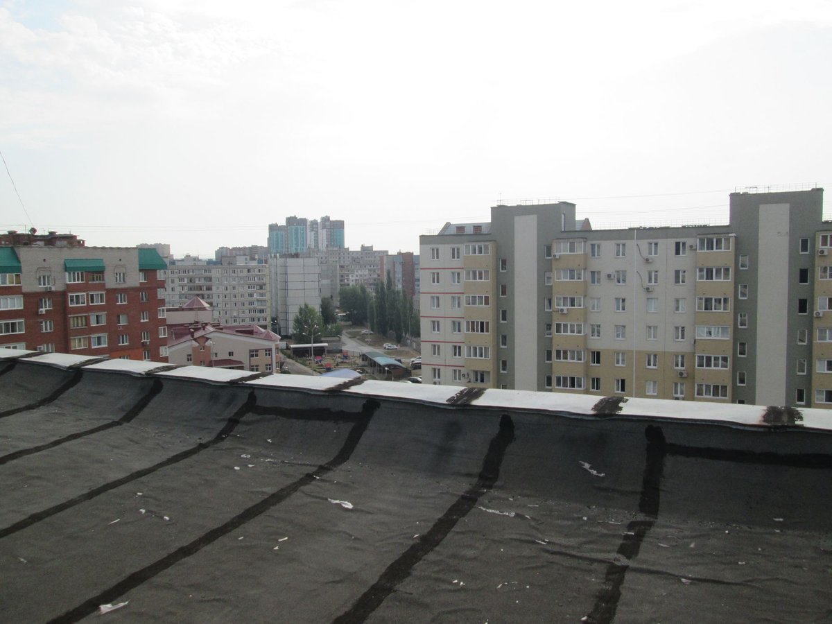 В Харькове 15-летняя девушка спрыгнула с крыши